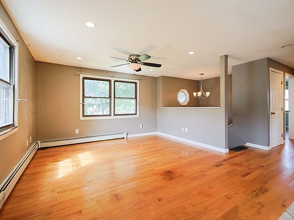 3rd image of 28 Harvard St