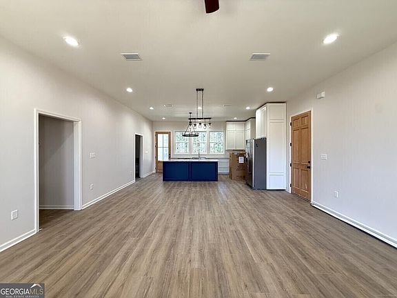 3rd image of 864 Ramblin Rd