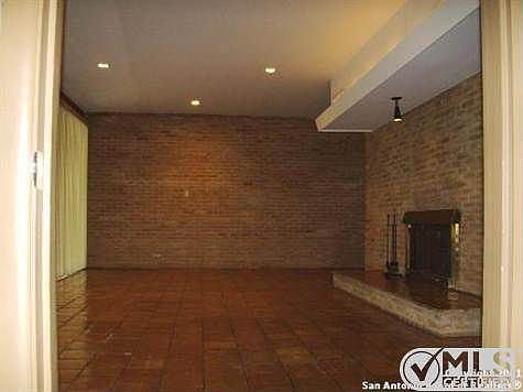 3rd image of 136 Honeysuckle Ln