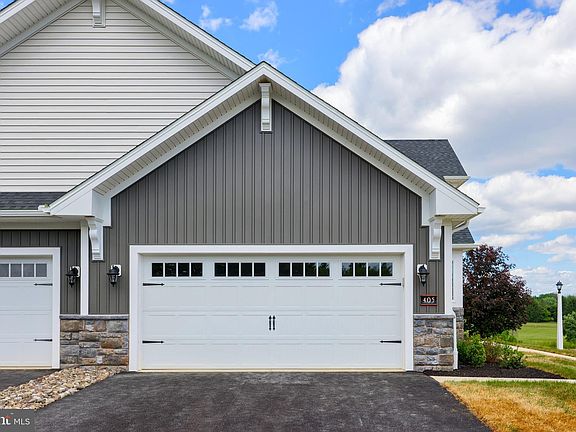 3rd image of 405 Murrycross Way