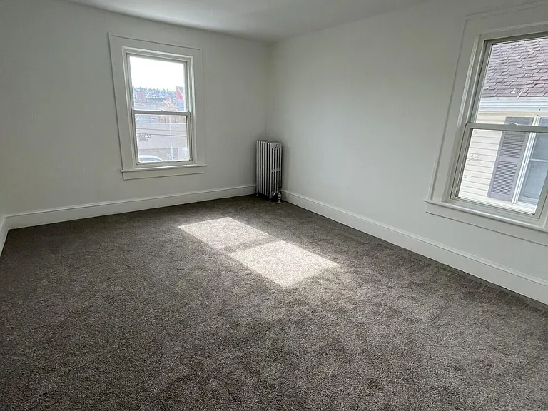 1139 Sanderson Ave — Photo 9