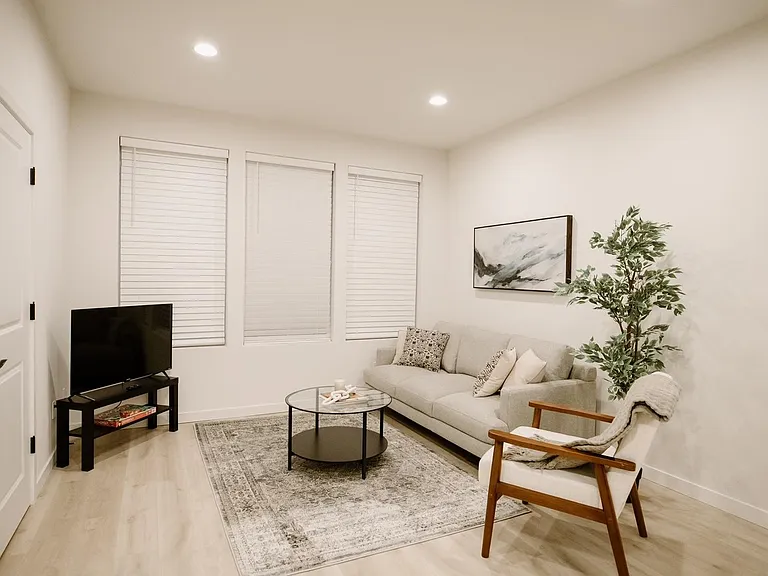 3923 SE 54th Ave #101 — Photo 4