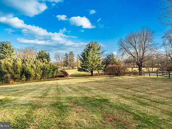 5th image of 329 Ivy Mills Rd