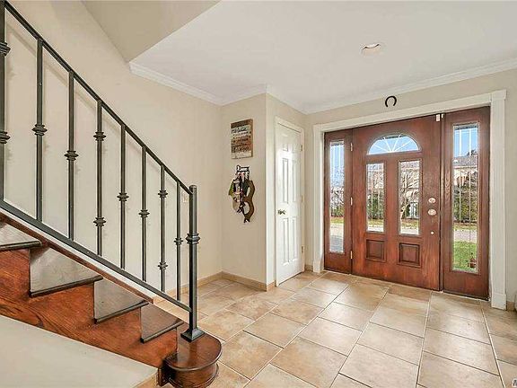 2nd image of 25A Barnum Ave
