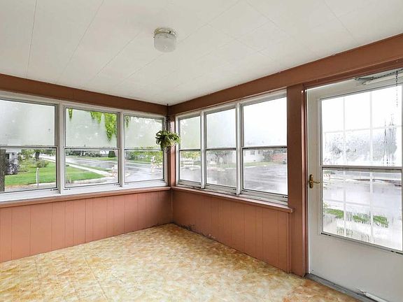2nd image of 402 5th Ave S