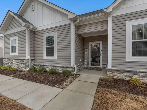 1301 Acadian Dr #D, Suffolk, VA 23434