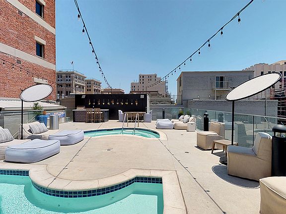 Hot and cold rooftop plunge pools