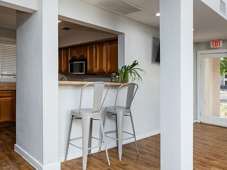 Waverly Park Apartments — Photo 13