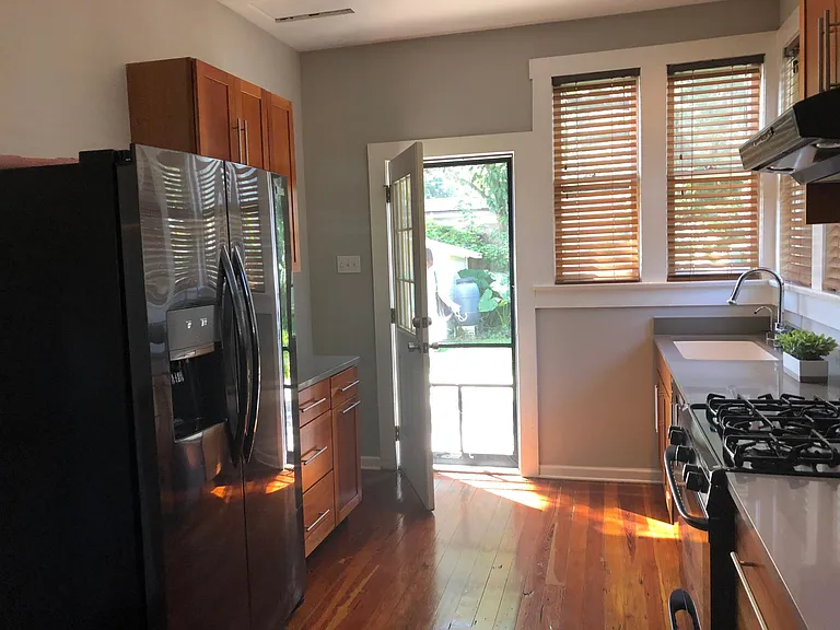 913 E Broad St — Photo 9