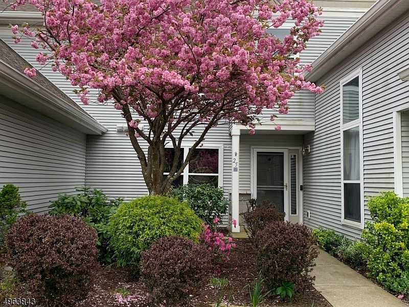 1st image of 25 EAGLES NEST LN