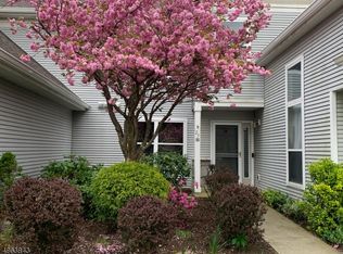25 Eagles Nest Ln, Hamburg, NJ 07419