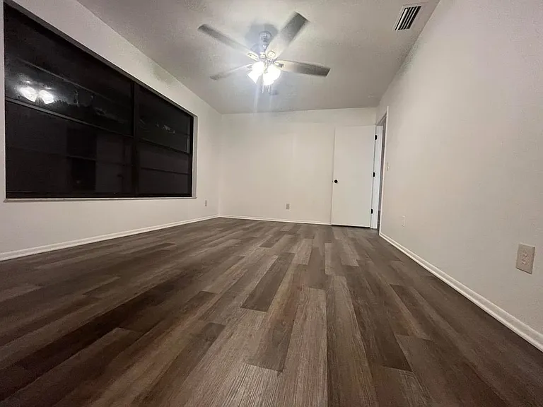 159 SE Santa Barbara Pl — Photo 9