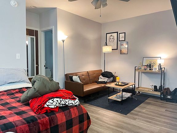 4th image of 4070 N Kenmore Ave #202