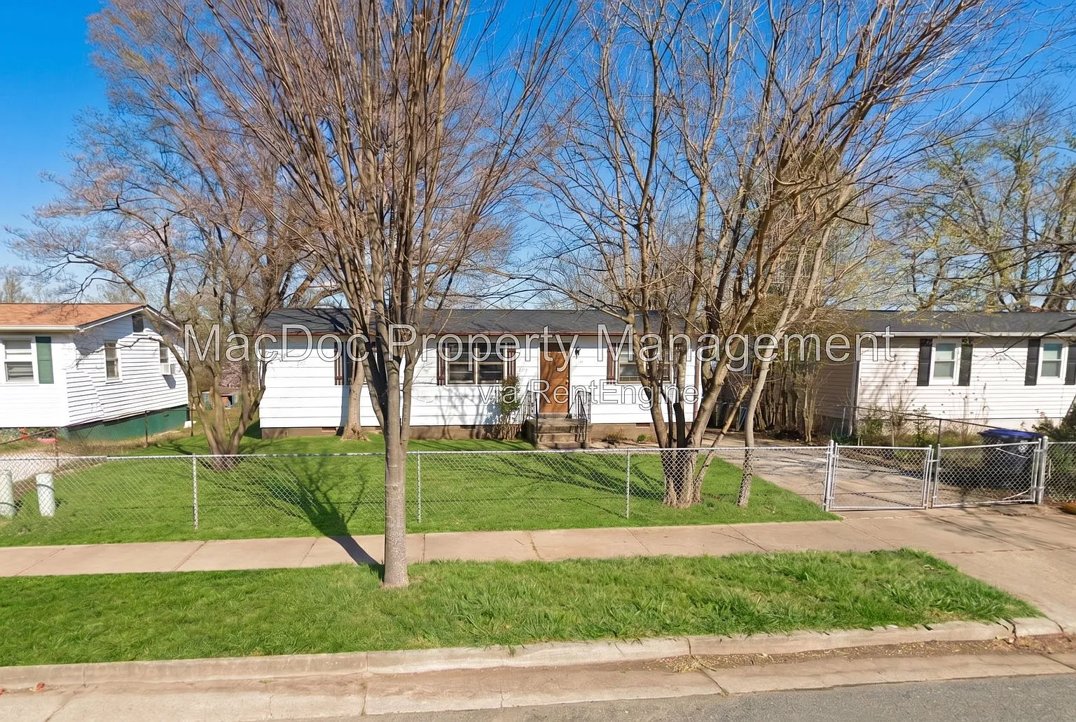 3 bed, 1.0 bath, 1008 sqft, $1,845 — Photo 1
