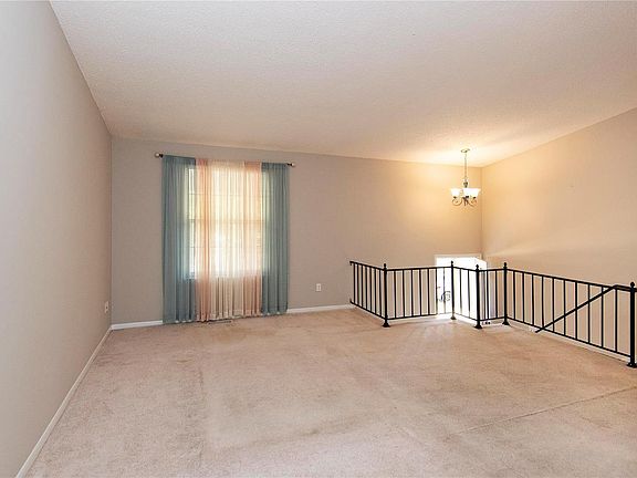 5th image of 263 Golden Valley Dr