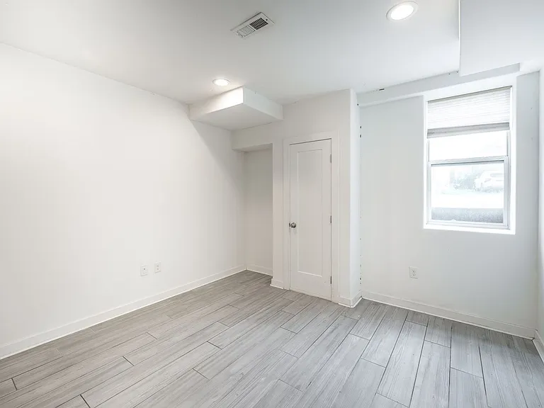 1642 N Marshall Street — Photo 15