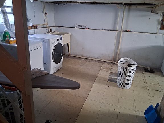5th image of 2158 W 105th St