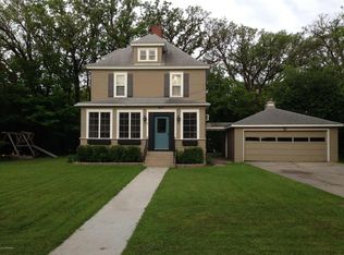 617 N 4th St, Warren, MN 56762