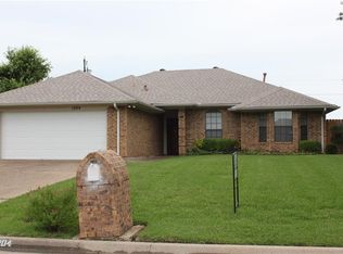 1204 Murry Dr N, Cleburne, TX 76033