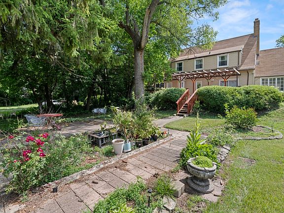 2nd image of 404 N Prospect St