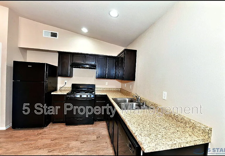 916 Villa Seca Dr — Photo 16