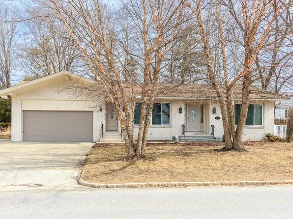 845 River Road, Manchester, NH 03104