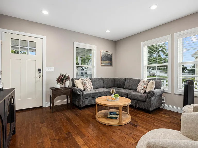 4805 N Columbus Ave — Photo 12