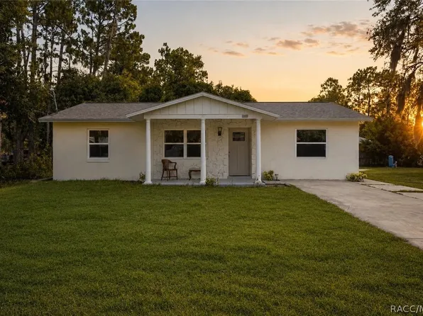 7054 W Village Dr, Homosassa, FL 34446