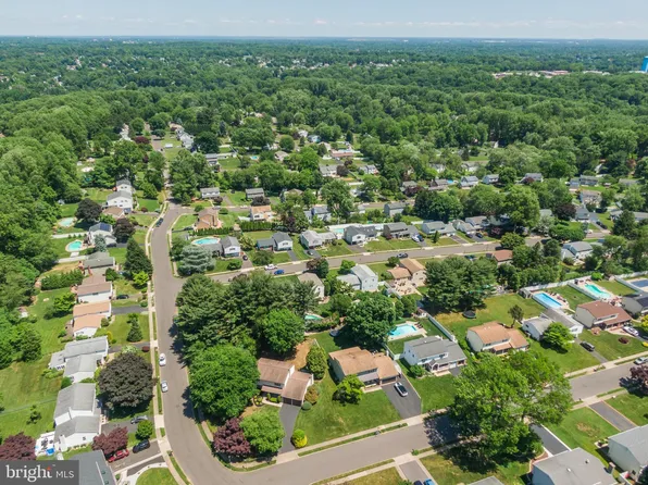 700 Hunter Dr, Langhorne, PA 19053