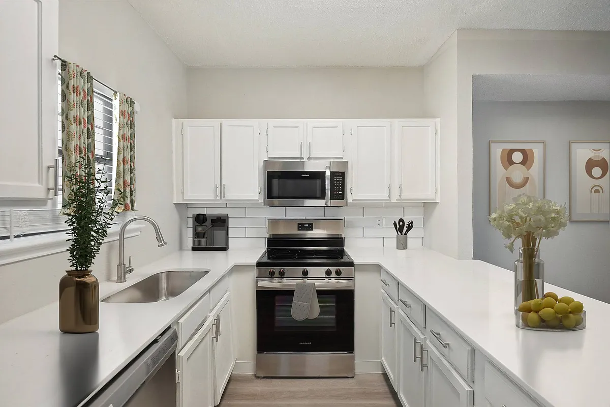 Building Photo - Avalon Villas