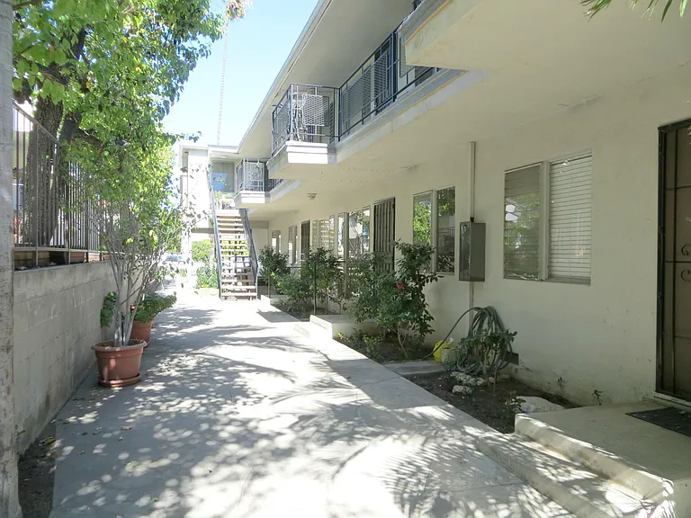 1020 6th St #I — Photo 14