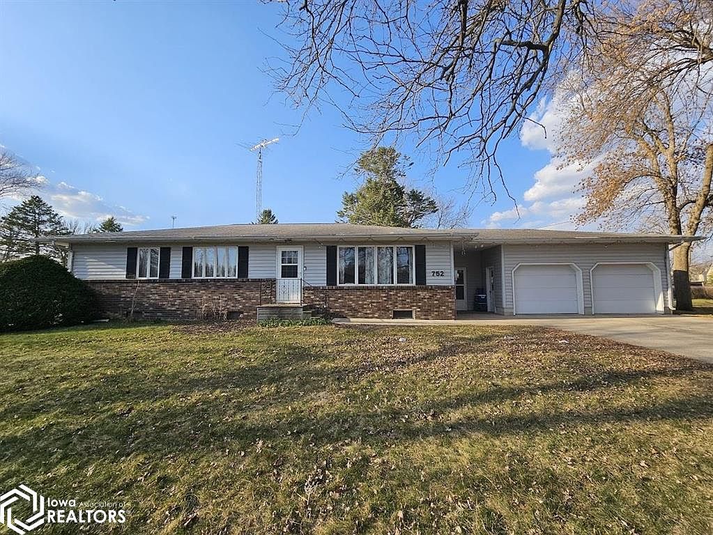 752 Center St W, Britt, IA 50423 Zillow