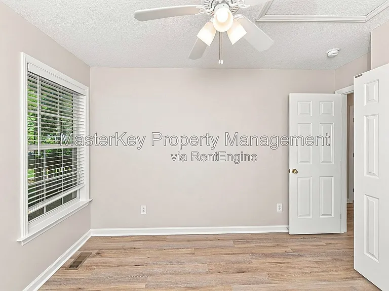 201 Harvester Dr — Photo 16