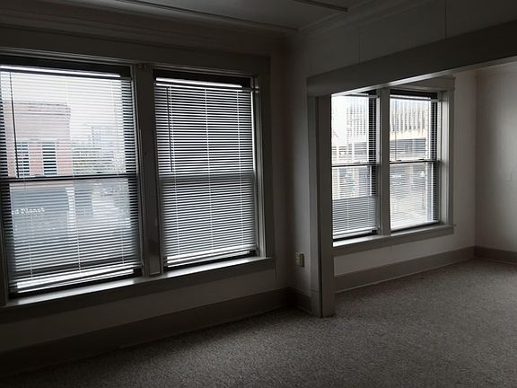 4th image of 847 1/2 Massachusetts St #1B-1Ba-722Sqft