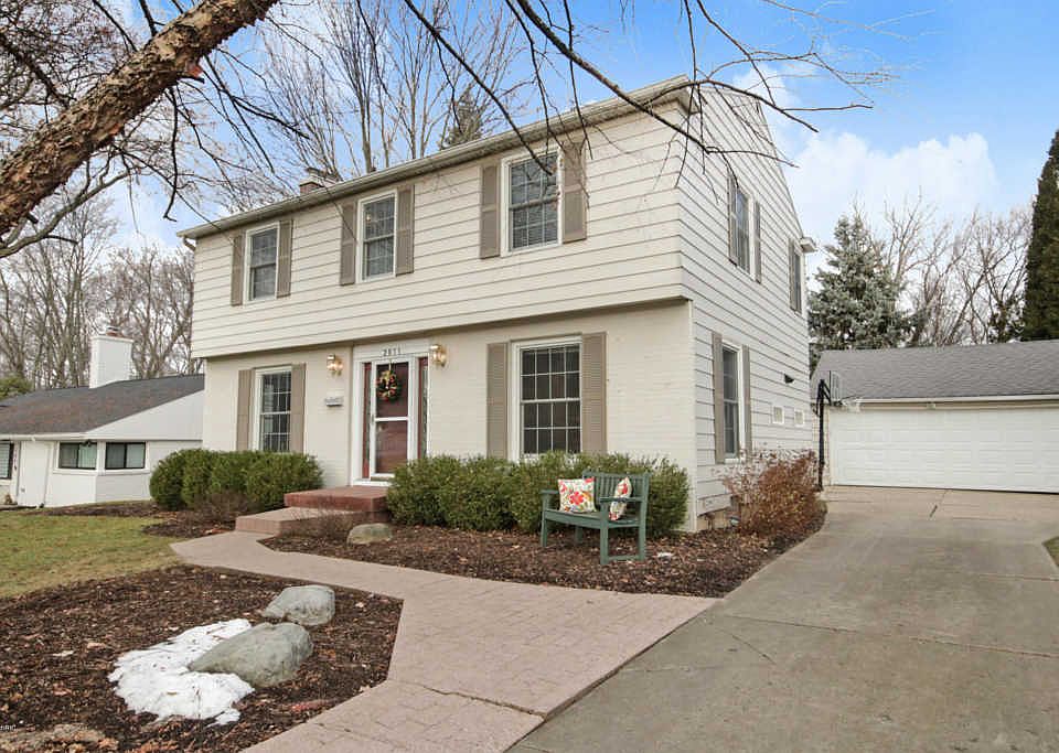 1st image of 2811 Oakwood Dr SE