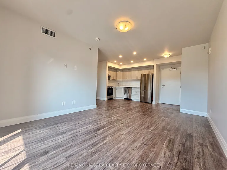 5698 Main St #405 — Photo 2