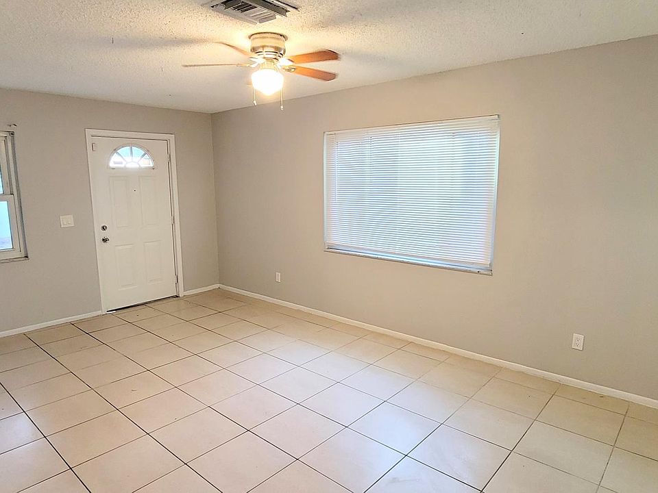 1st image of 903 Lake Palms Dr