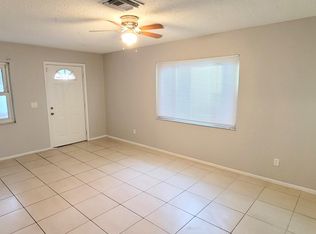 903 Lake Palms Dr, Largo, FL 33771