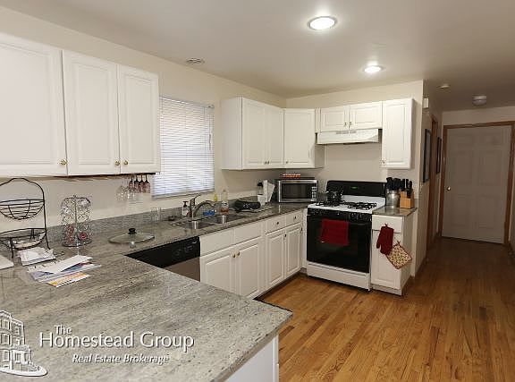 2nd image of 1756 W Roscoe St #1FRONT