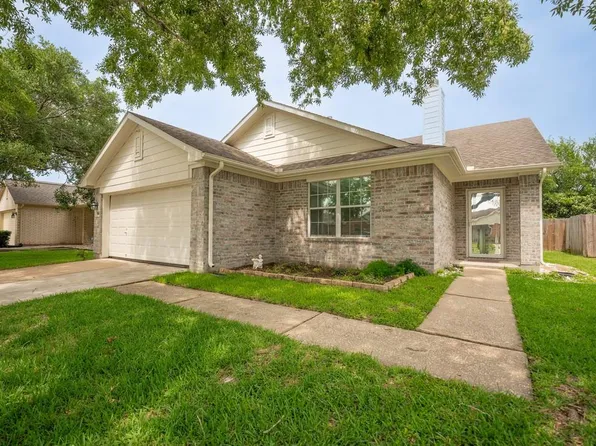 7830 Hunters Peak Ln, Baytown, TX 77523