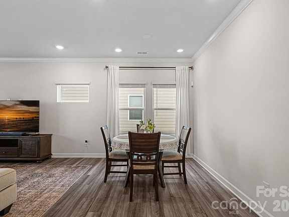 4th image of 605 Cedar Knoll Cir