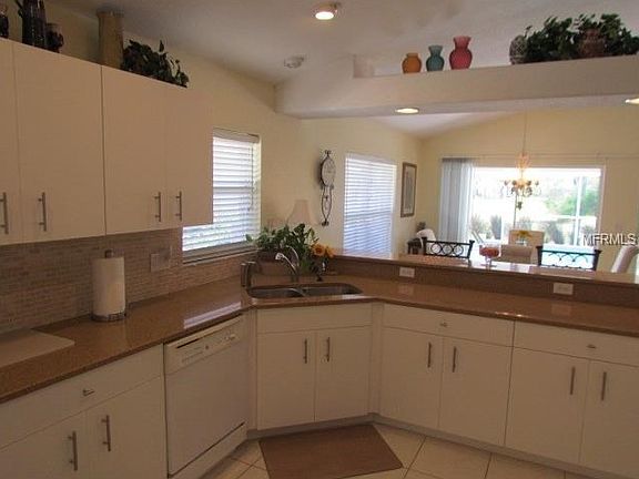 4th image of 166 Coco Palm Dr