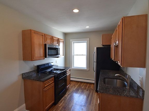 4th image of 50 Lyon St #4