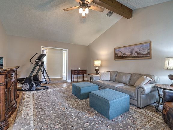 5th image of 8839 Glenn Ln