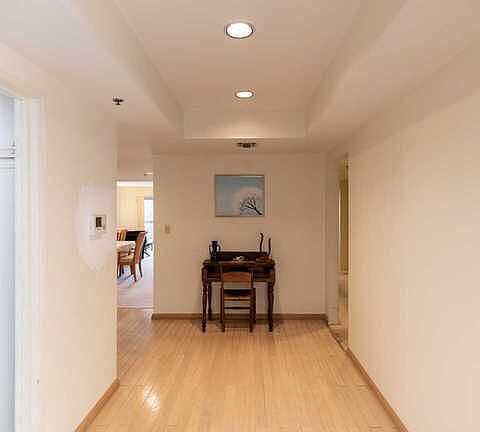 4th image of 410 S Barrington Ave APT 304