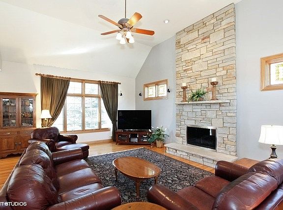 3rd image of 13494 Cambridge Dr