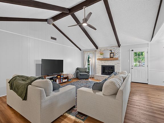 4th image of 804 Princesa Dr