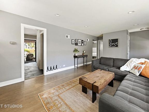3rd image of 630 S Vail Ave