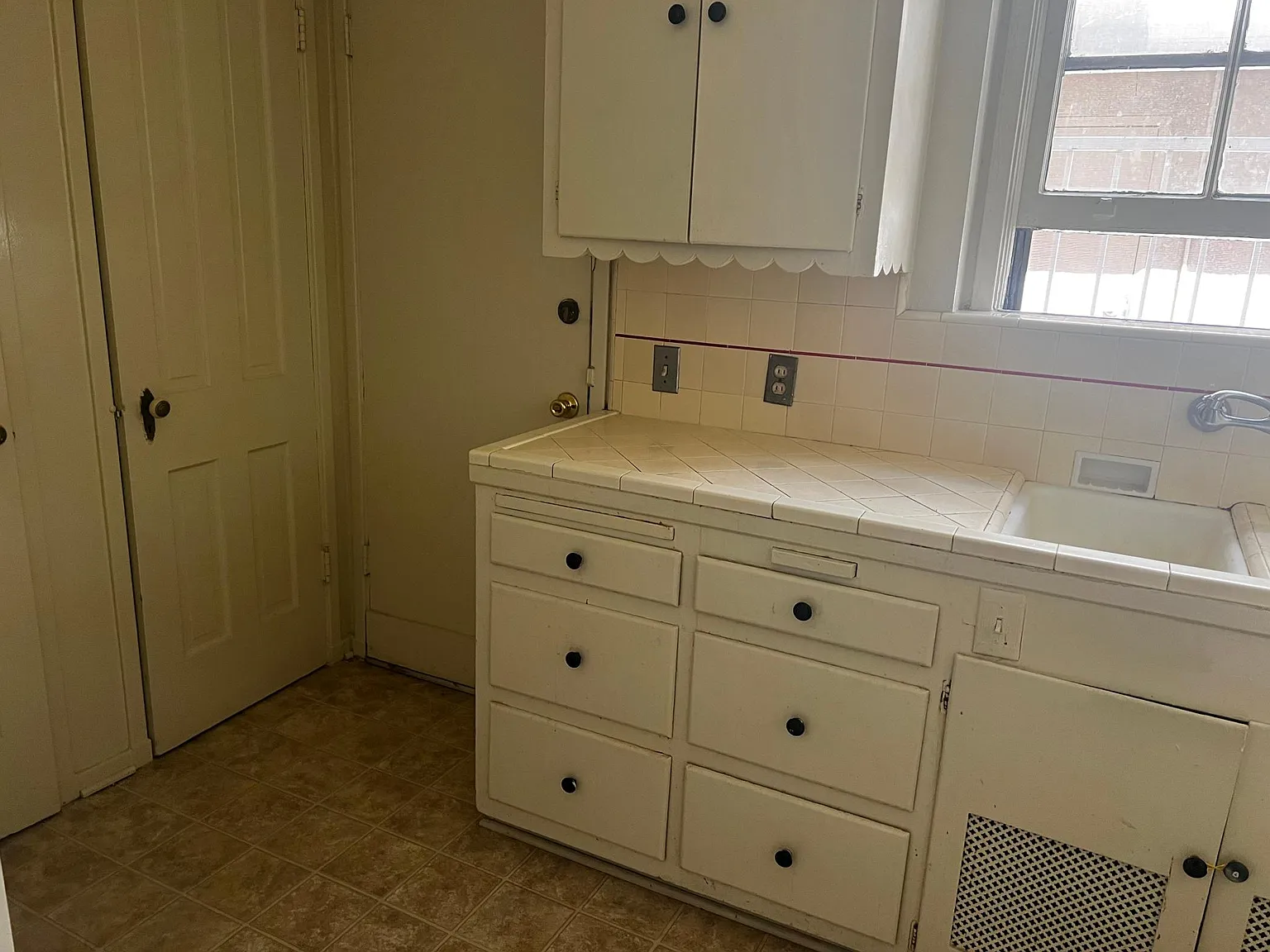 925 Gayley Ave — Photo 4