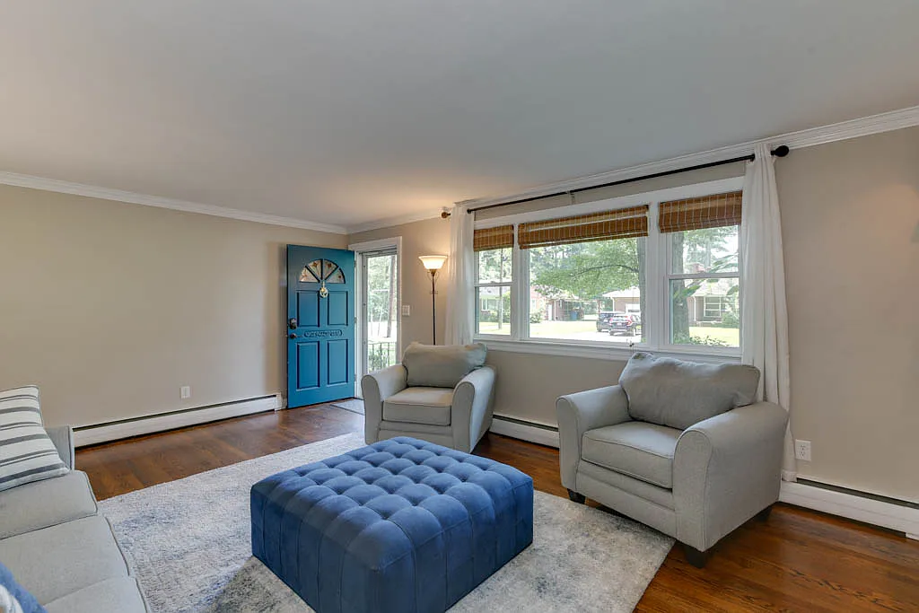 4 bed, 2208 sqft, $2,700 — Photo 4